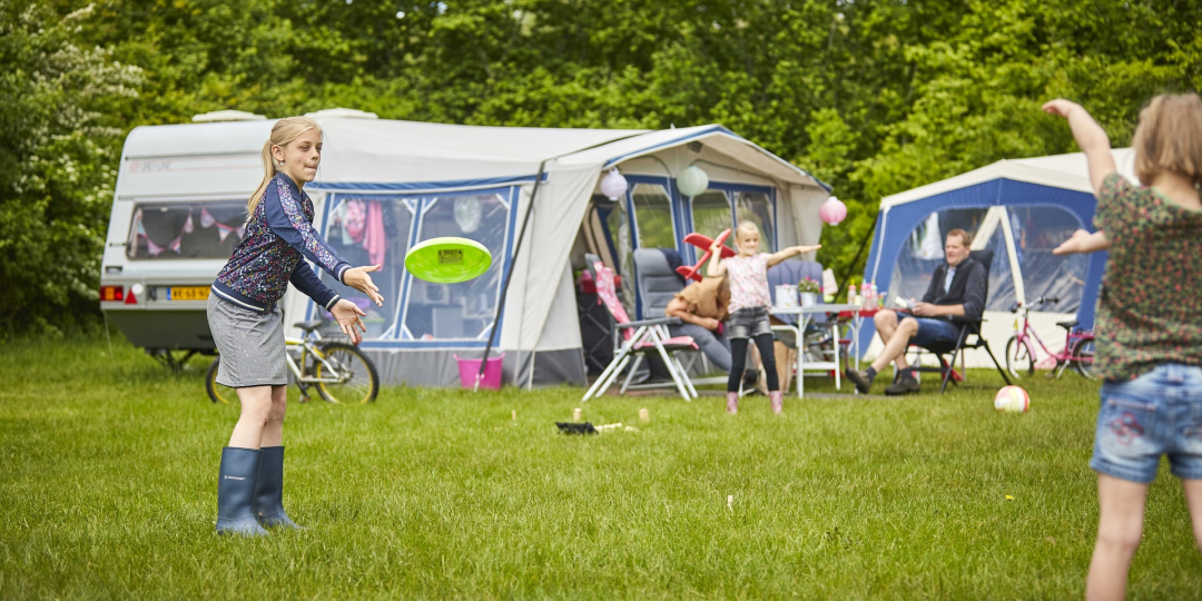 frisbee kamperen
